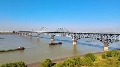 4K航拍九江长江大桥中国桥梁里程碑建筑视频的预览图